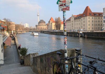 Foto von der Spree, durchquert die Innenstadt von Berlin