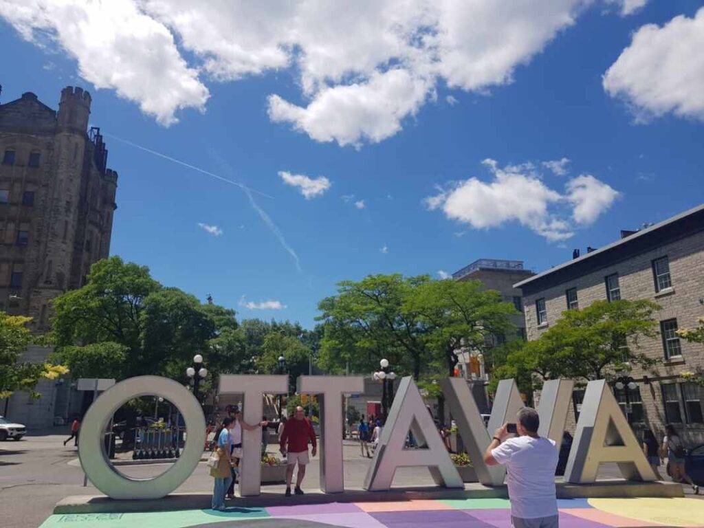 Große Buchstabe formen das Wort "Ottawa", Touristenattraktion, Fotopoint