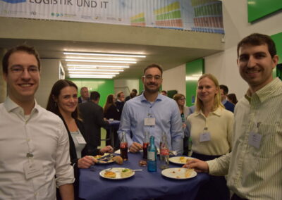 Stipendiat*innen beim Gala-Buffet