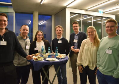 7 Personen vom Lehrstuhl für Unternehmenslogistik beim Gala-Buffet